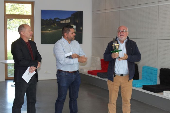 Remise du Grand Prix National Terre d'Innovation à Philippe Le Bérigot par Gwenn Le Nay et Charles-Antoine Gautier